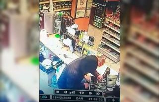 Petrol istasyonunda hırsızlık anı güvenlik kameralarına...