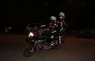 Polis amcaları Ayaz’ın doğum gününü kutladı