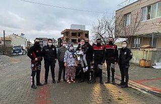 Polis ekiplerinden engelli çocuğa doğum günü...