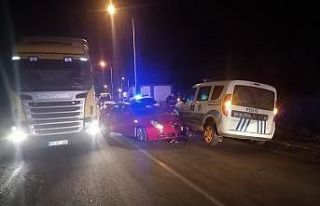 Polis otosu ile otomobilin karıştığı kazada 3...