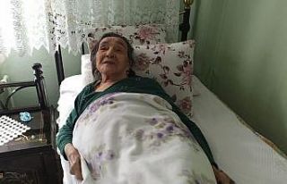 Polisin sırtında taşıdığı yaşlı kadın, "Adımlarınıza...