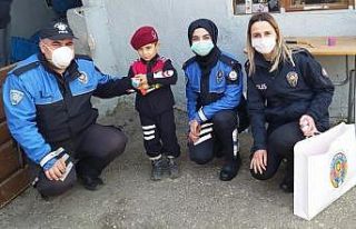 Polislerden en anlamlı ziyaret