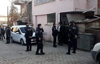 Rehin aldığı annesini öldürdü