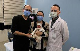 Riskli doğum sonrası bebeklerine doktorlarının...