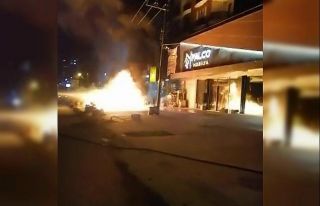 Rize’de 2 araç alev alev yandı