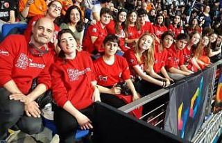 Robotik takımı öğrencilerinden online uluslararası...