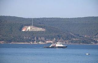 Rus askeri römorkörü Çanakkale Boğazı’ndan...