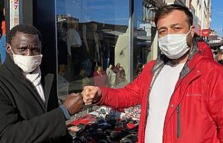 Saatçi Muhammed ırkçılığa tepki gösterdi