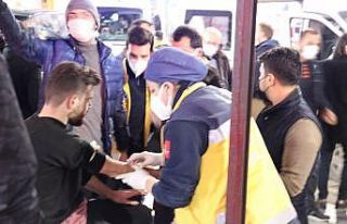 Saç tıraşını beğenmeyip berber kalfasını ve...
