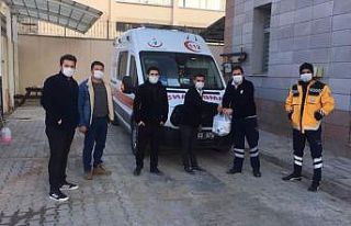 Sağlık çalışanlarına esnaftan tatlı ikramı