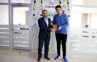 Sağlık çalışanlarının sorunlarını kısa filmle...