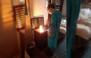 Sağlık memurundan insanın içini ısıtan hareket