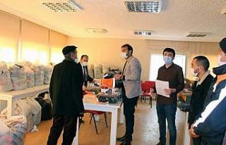 Sahada çalışan personele kışlık kıyafet