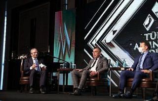 Şahin Kırbıyık’ın çevreci okul projesine ödül