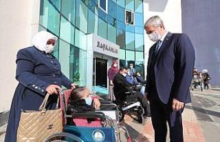 Şahinbey’den engellilere tekerlekli sandalye