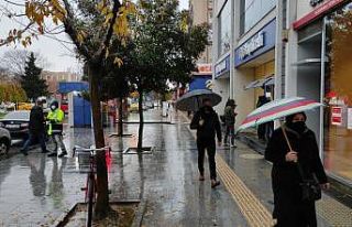 Sakarya güne yağmurla başladı