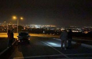 Sakarya’da lüks araç uzun namlulu silahlarla kurşunlandı