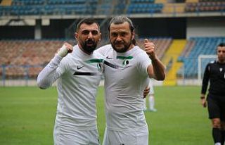 Sakaryaspor’un gol yükünü iki isim sırtladı
