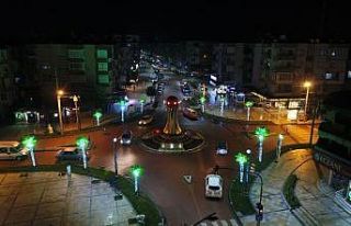 Salihli’de meydan ve parklar ışıl ışıl
