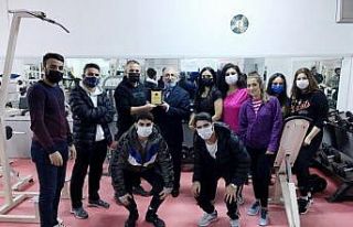 Şampiyon Bahadır, gençleri hayallerine kavuşturuyor