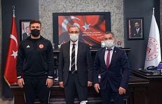 Şampiyon güreşçiden İbanoğlu’na ziyaret
