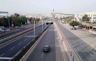 Şanlıurfa’da cadde ve sokaklar boş kaldı