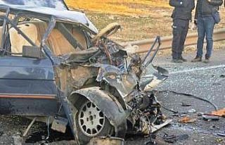 Şanlıurfa’da kamyonet ile otomobil çarpıştı:...