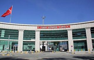 Sarp Sınır Kapısı’ndan günlük tır geçiş...