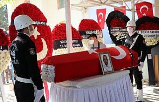 Şehit polis Barış Göl’ün cenazesi tören alanına...