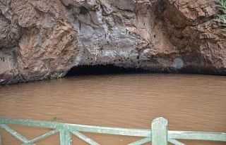 Sel suları dünyaca ünlü Altınbeşik Mağarasının...