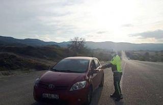 Selendi’de trafik polisinden sürücülere lokum...