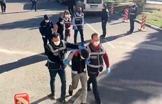 Sevgilisiyle birlikte dini nikahlı kocasını öldüren...