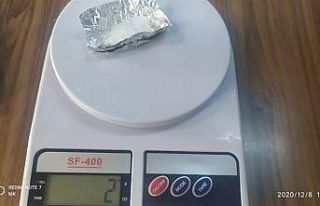 Sigara paketinden uyuşturucu çıktı