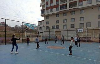 Siirtli çocuklar yeni voleybol sahalarına kavuştu