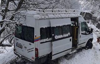 Siirt’te uçurumun kenarında mahsur kalan yolcu...