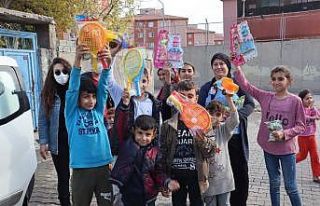 Silopi’de engelli çocuklara hediye dağıtıldı