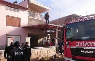 Sındırgı’da buzdolabı yangın çıkardı