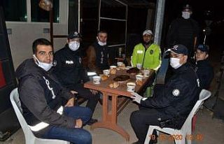 Sınır ilçesinde uygulama yapan polislere çorba...