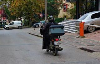 Siparişlere yetişmeye çalışan restoranlar motorlu...