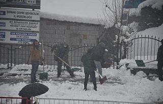 Şırnak’ta karla mücadele çalışmaları sürüyor