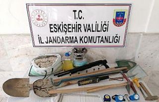 Sit alanında define ararken suçüstü yakalandılar