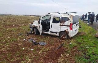 Siverek’te ticari araç takla attı: 2 yaralı