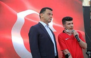 Siyasiler gaziye yardım için bir araya geldi