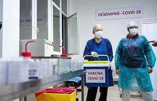 Slovakya’da ilk Covid-19 aşısı vuruldu