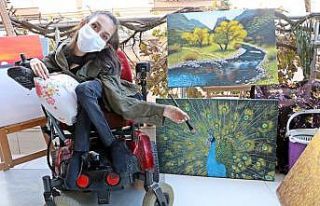 SMA Tip 2 hastası genç kızın çizdiği resimleri...