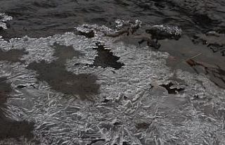 Soğuk havalar nedeniyle dereler donmaya başladı