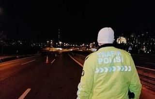 Sokağa çıkma kısıtlaması denetimleri gece boyunca...