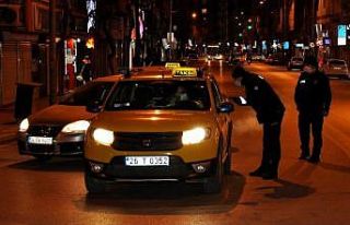 Sokağa çıkma kısıtlaması döneminde sıkı trafik...