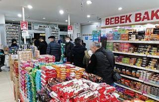 Sokağa çıkma kısıtlaması öncesi marketlerde...