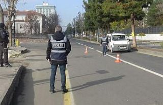 Sokağa çıkma kısıtlamasına uymayan 446 kişiye...